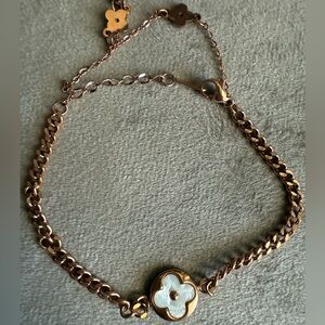 Elegant Rose Gold Bracelet with White Accent